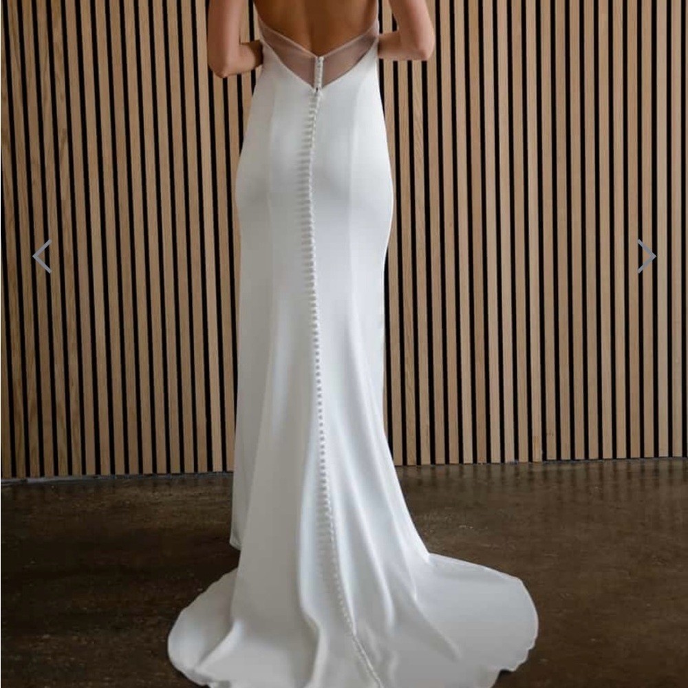Minimalist White Backless Bridal Gown - Elegant Button-Back Train